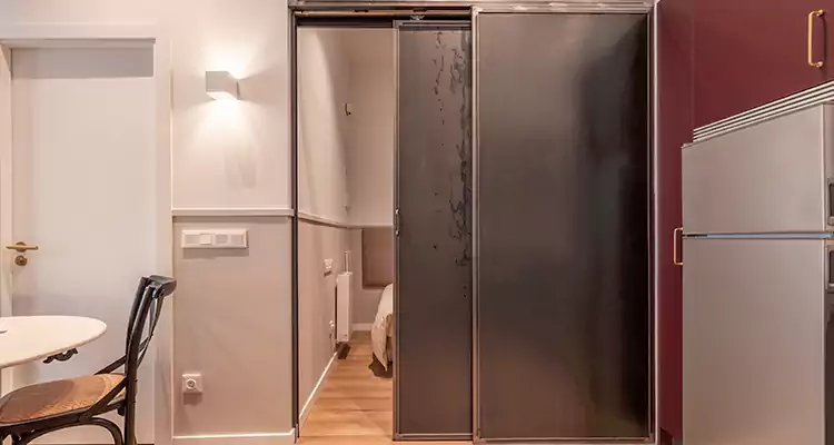 We Fix Closet Sliding Door in Palmetto Bay, FL 